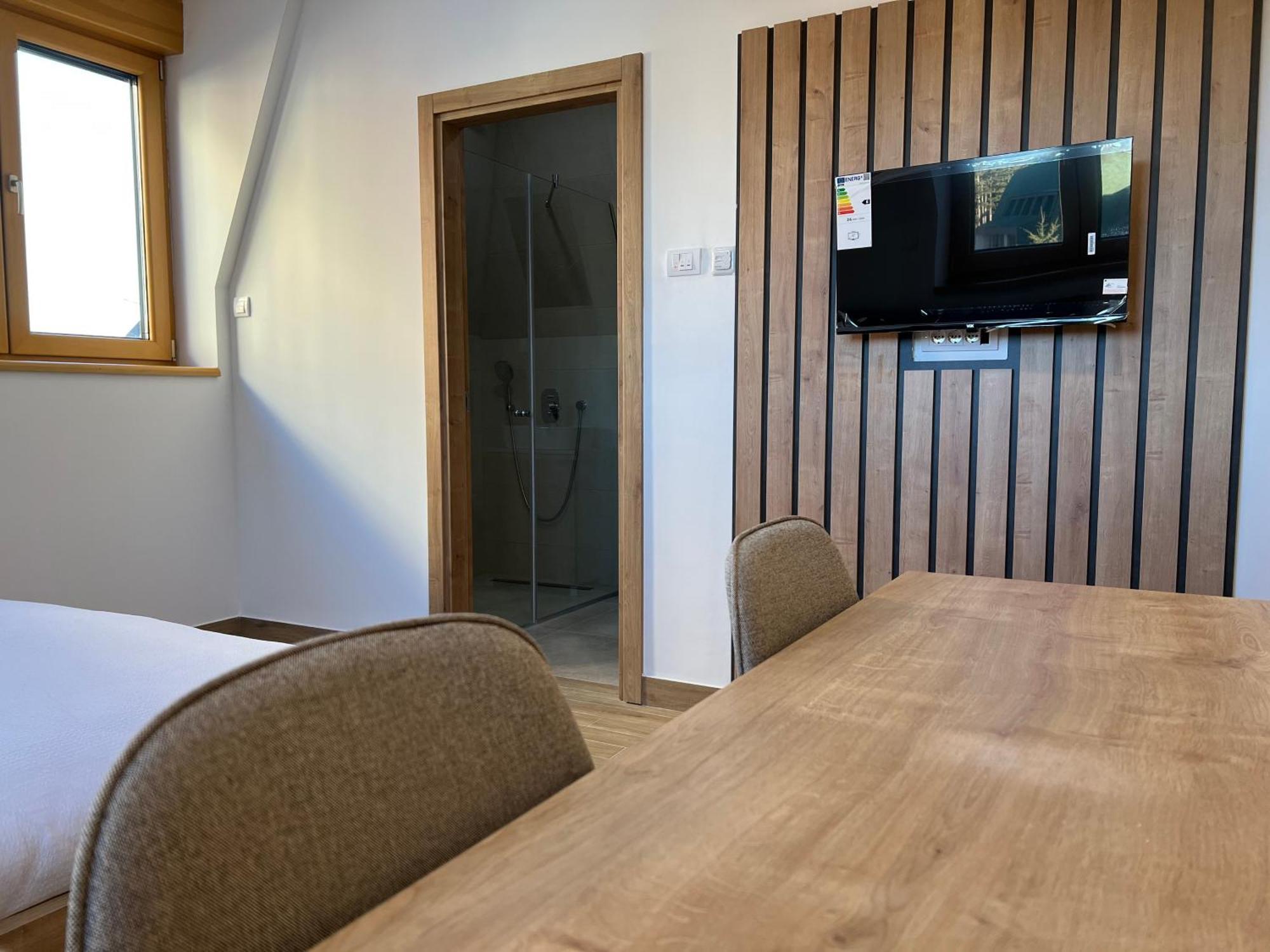 兹拉蒂博尔Zlatni Odmor公寓式酒店 外观 照片